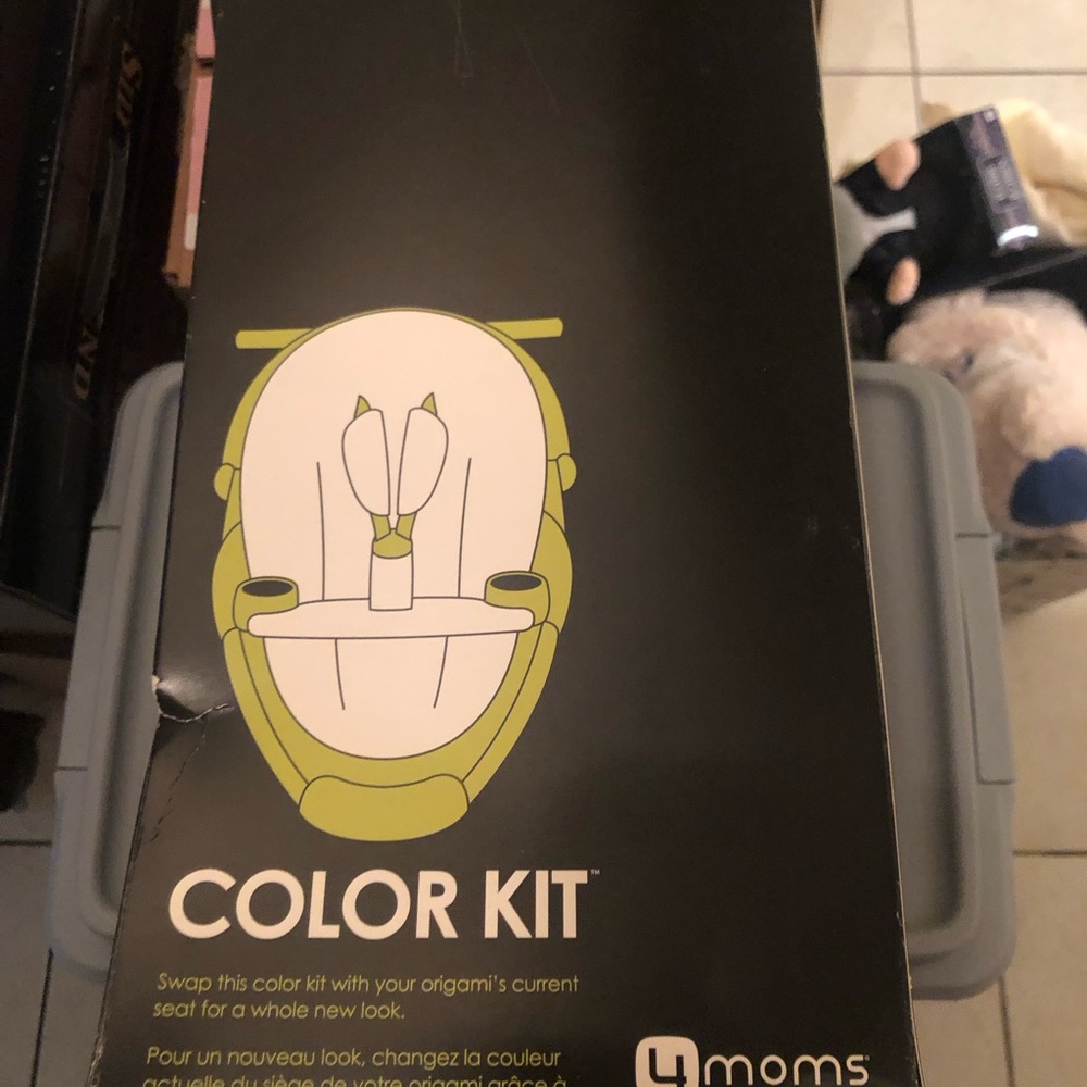 NWT 4 moms origami car seat cover